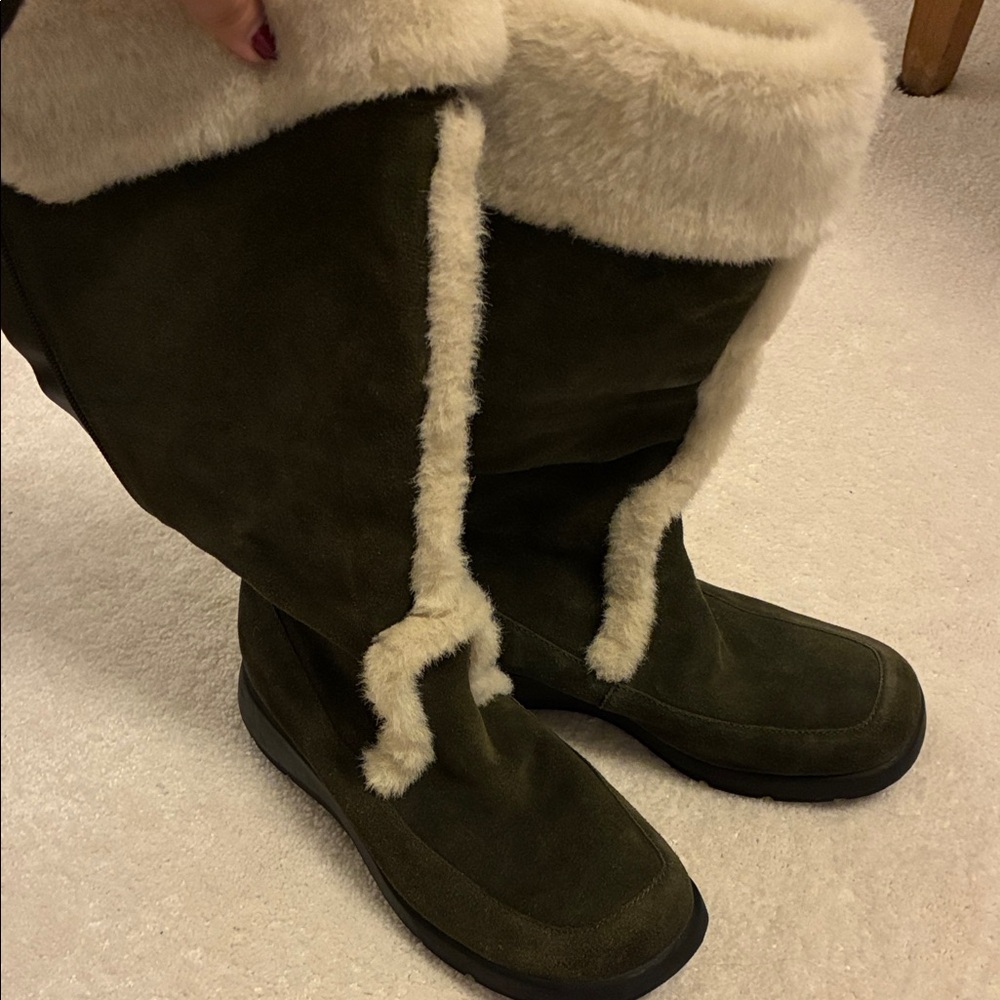 Aerosoles Women's Shearling-Lined Boots - Olive Green (Says size 9.5 - fits 8.5)